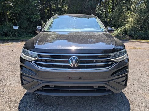 Used 2024 Volkswagen Tiguan SE FWD image 9