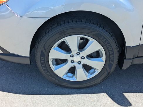 Used 2011 Subaru Outback 2.5i Limited AWD/4WD image 11