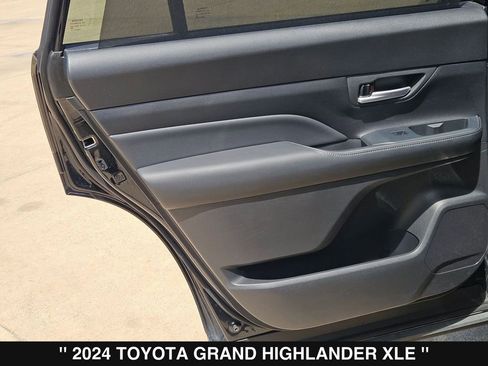 Used 2024 Toyota Grand Highlander FWD image 19