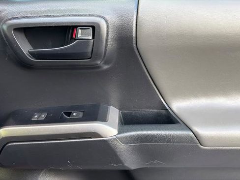 Certified 2022 Toyota Tacoma SR5 w/ Black Out Package (TMS) image 17