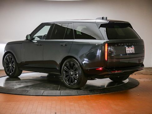 Used 2023 Land Rover Range Rover SE AWD/4WD image 2