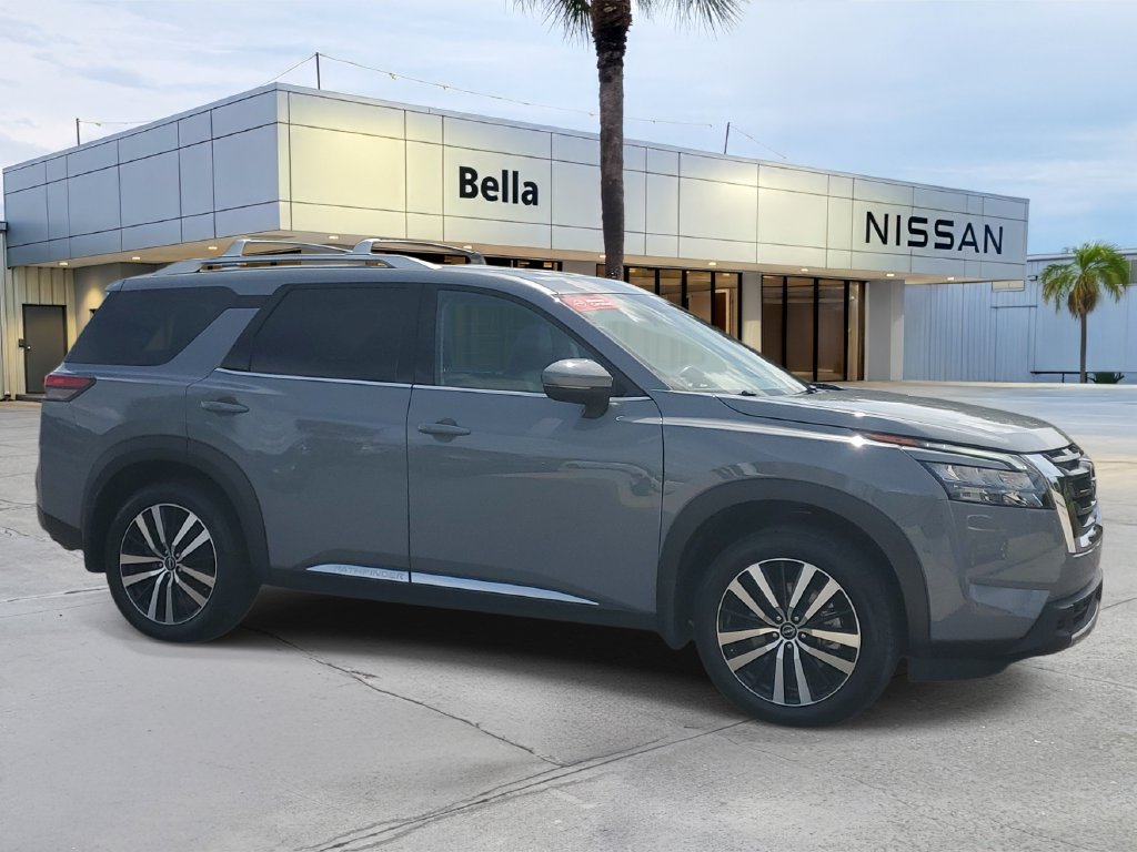 Used 2025 Nissan Pathfinder Platinum w/ Cargo Package FWD image 8