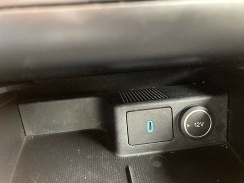 Used 2020 Ford Escape SE image 19