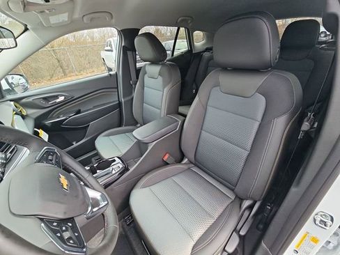 New 2026 Chevrolet Trax LT w/ LT Convenience Package FWD image 19