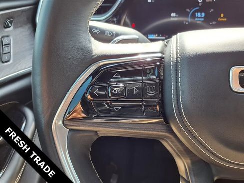 Used 2022 Jeep Grand Cherokee Overland w/ Luxury Tech Group IV image 17