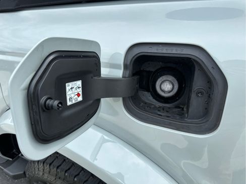 Used 2021 Ford Bronco Outer Banks AWD/4WD image 16