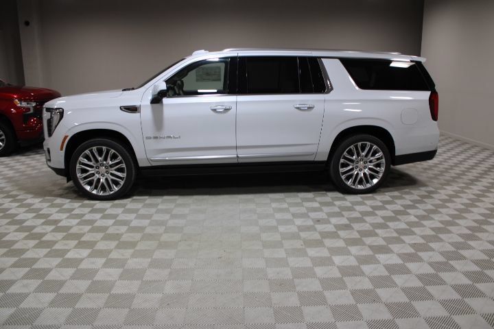 New 2026 GMC Yukon XL Denali w/ Denali Reserve Package AWD/4WD image 9