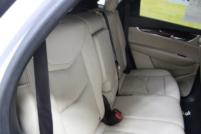 Used 2018 Cadillac XT5 Luxury w/ Driver Awareness Package AWD/4WD image 11