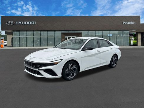 Used 2025 Hyundai Elantra Sport image 1