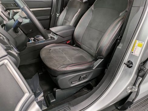 Used 2018 Ford Explorer XLT w/ Equipment Group 202A image 10