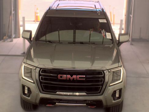 Used 2024 GMC Yukon AT4 w/ Technology Package AWD/4WD image 17
