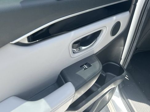 Used 2024 Honda Pilot Touring image 12