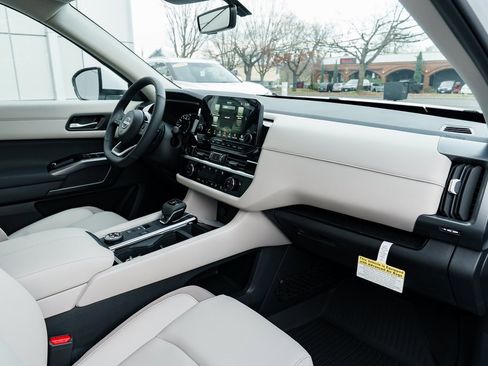 New 2025 Nissan Pathfinder SL image 26