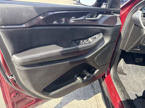 Used 2023 Jeep Grand Cherokee Altitude AWD/4WD image 23