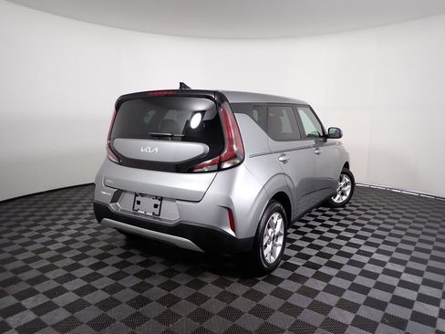 Used 2025 Kia Soul LX w/ LX Technology Package FWD image 14