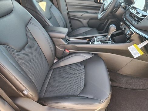 New 2026 Jeep Compass Latitude image 10