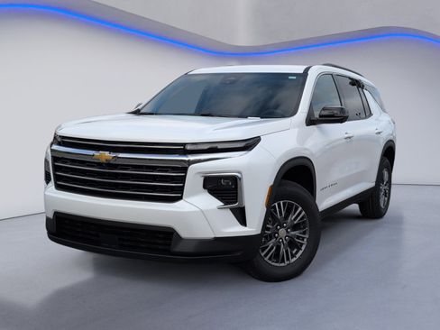 New 2026 Chevrolet Traverse LT image 2