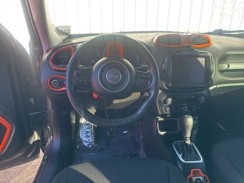 Used 2018 Jeep Renegade Altitude w/ UConnect 8.4 Nav Group image 12