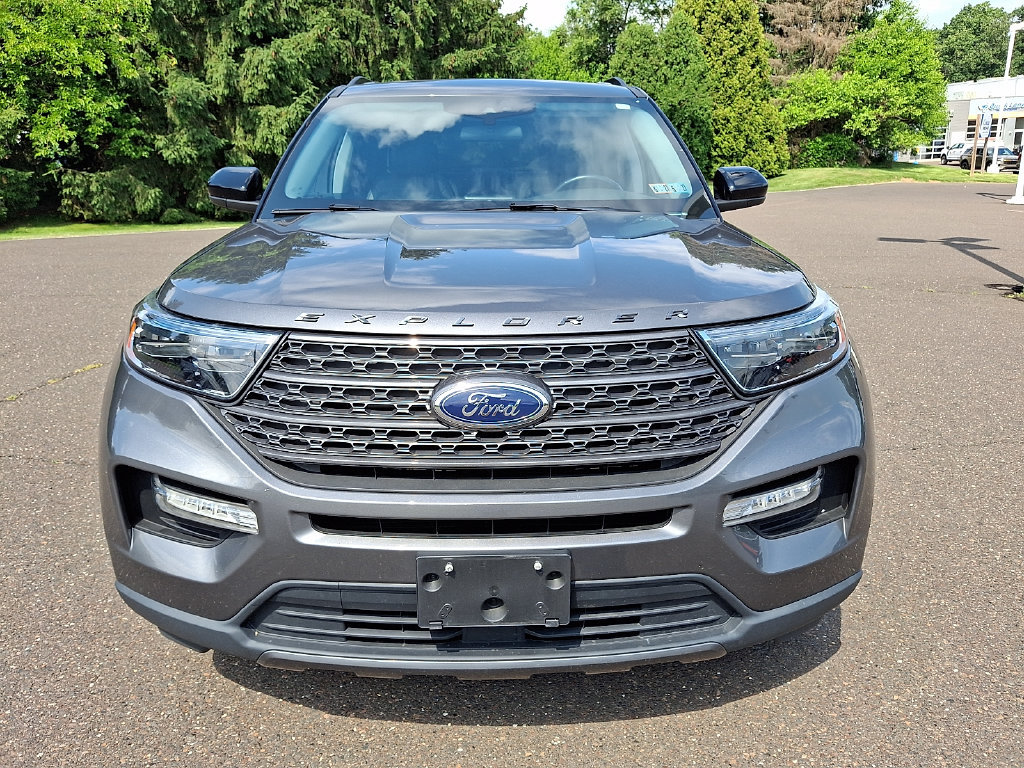 Used 2023 Ford Explorer XLT w/ Equipment Group 202A AWD/4WD image 2