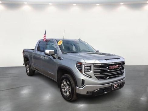 Used 2026 GMC Sierra 1500 SLT image 1