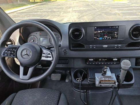 Used 2019 Mercedes-Benz Sprinter 2500 image 40