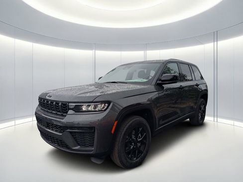 New 2026 Jeep Grand Cherokee Altitude image 8