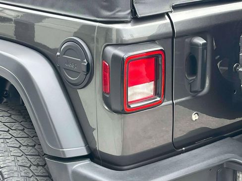 Used 2018 Jeep Wrangler Unlimited Sport S AWD/4WD image 10