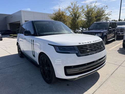 Used 2024 Land Rover Range Rover SE AWD/4WD image 2