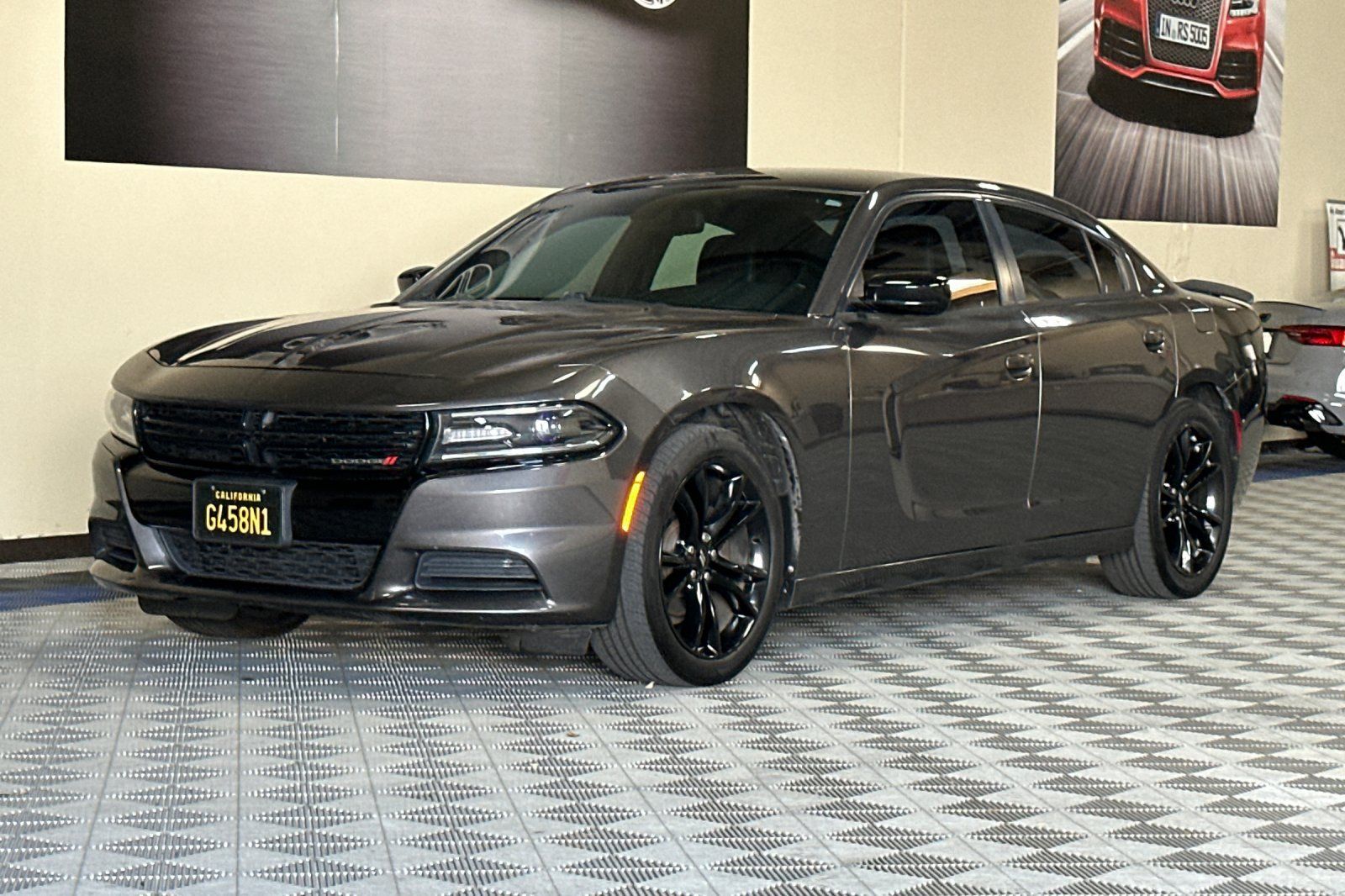 Used 2017 Dodge Charger SE w/ Blacktop Package RWD image 8