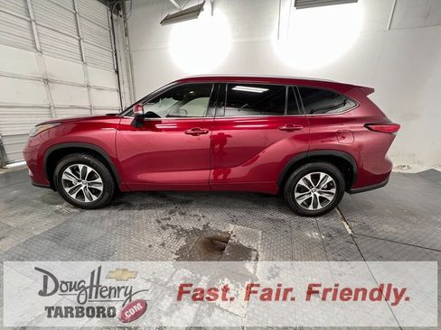 Used 2022 Toyota Highlander XLE image 5