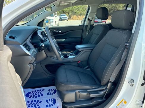 Used 2023 GMC Acadia SLE image 18