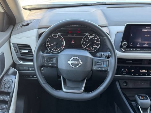 Used 2025 Nissan Rogue SV FWD image 30