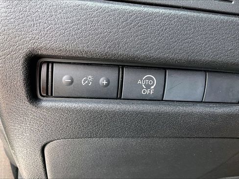 Used 2024 Nissan Rogue S AWD/4WD image 32