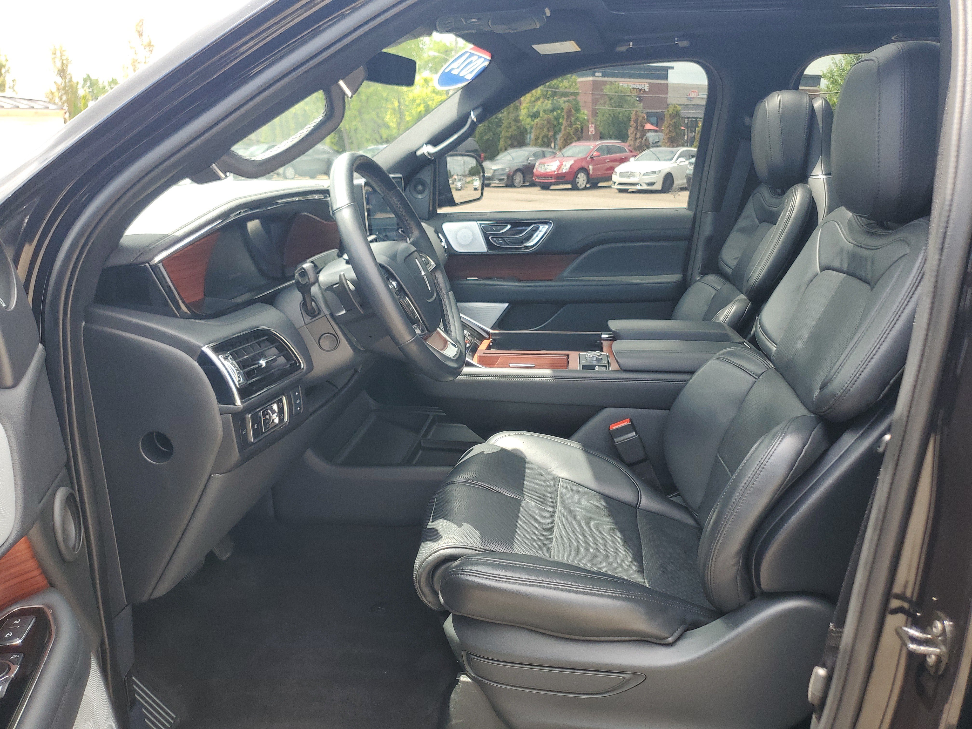 Certified 2024 Lincoln Navigator Reserve AWD/4WD image 12
