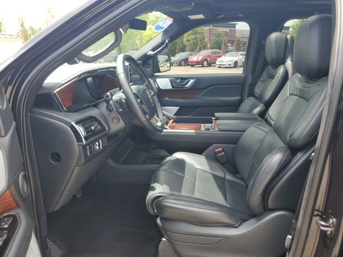 Certified 2024 Lincoln Navigator Reserve AWD/4WD image 12