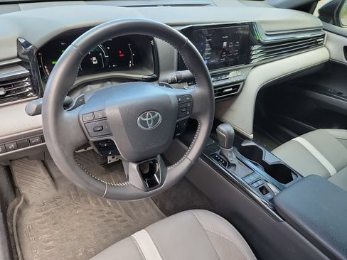 Used 2025 Toyota Camry SE w/ Convenience Package FWD image 13