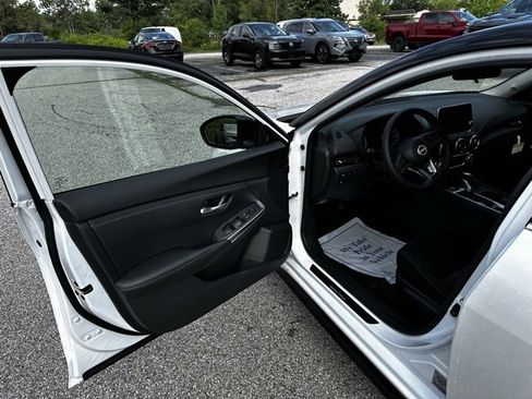 New 2025 Nissan Sentra SR w/ Midnight Edition image 15