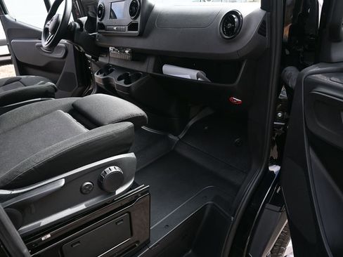 Used 2023 Mercedes-Benz Sprinter 2500 image 18