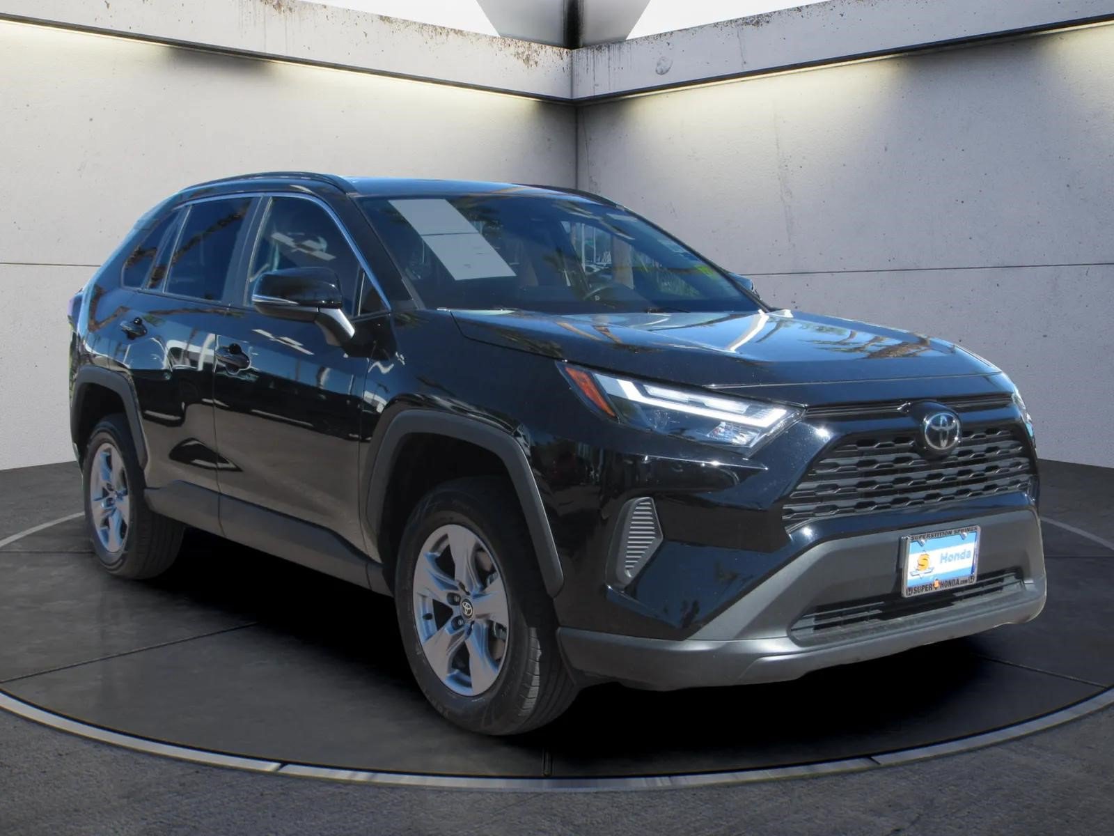 Used 2025 Toyota RAV4 XLE FWD image 2