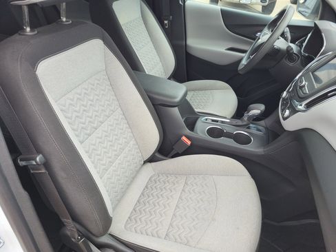 Used 2022 Chevrolet Equinox LS w/ LS Convenience Package image 10