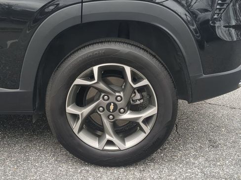 Used 2025 Chevrolet Trax LT w/ LT Convenience Package image 11