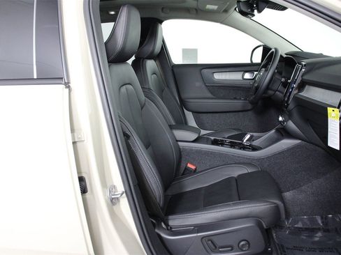 Used 2026 Volvo XC40 B5 Ultra w/ Climate Package image 29