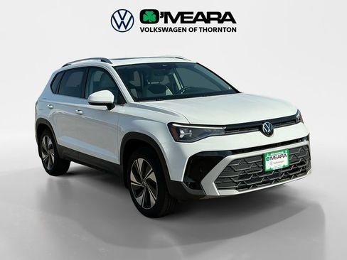 Certified 2025 Volkswagen Taos SE w/ Panoramic Sunroof Package AWD/4WD image 7