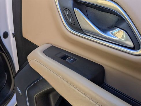 Used 2021 Chevrolet Suburban Premier image 29