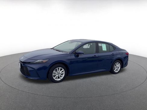 Used 2025 Toyota Camry LE image 8