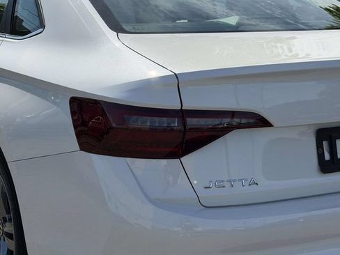 Certified 2023 Volkswagen Jetta SE w/ Panoramic Sunroof Package FWD image 13