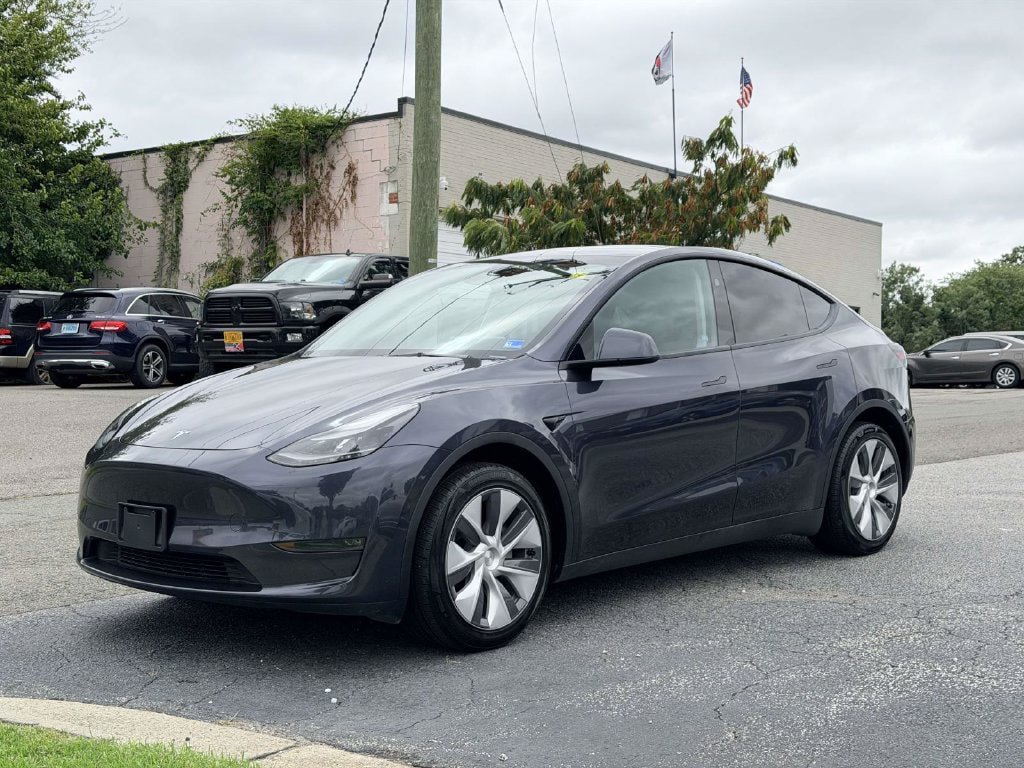 Used 2024 Tesla Model Y Long Range AWD/4WD image 24