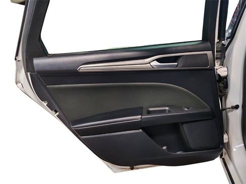 Used 2018 Ford Fusion SE w/ Fusion SE Technology Package image 38