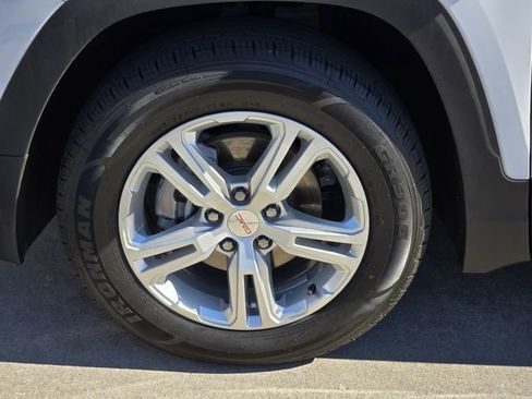 Used 2024 GMC Terrain SLE image 10