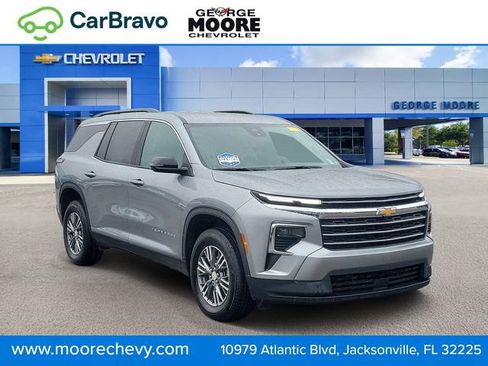 Certified 2026 Chevrolet Traverse LT FWD image 1